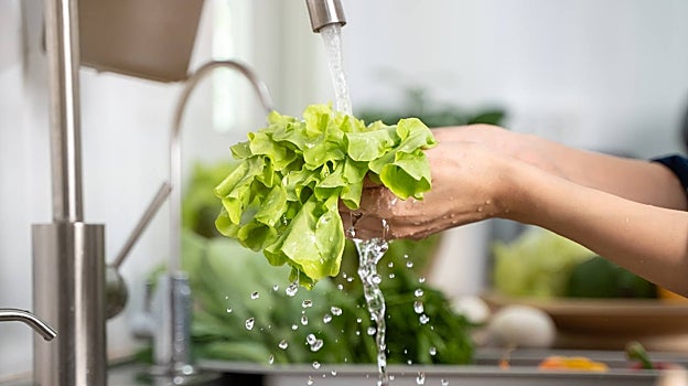 ¿Son peligrosos para nuestra salud los pesticidas en los alimentos? Esto es lo que dice la OCU