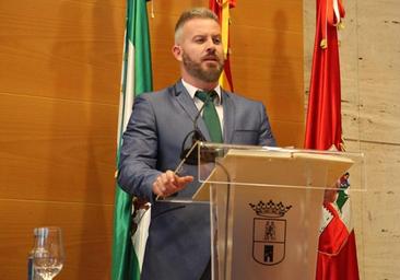 La Policía Nacional identifica a una mujer con 102 sobres con votos del PSOE junto a un colegio electoral de Dos Hermanas