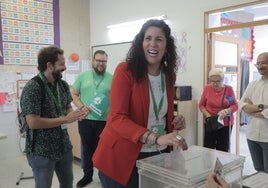 Sandra Heredia, la primera candidata en votar a las elecciones municipales Sevilla 2023