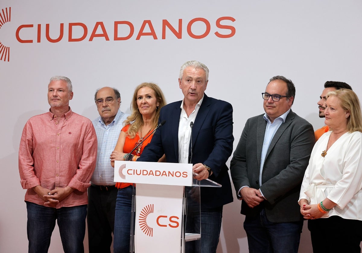El candidato a la alcaldía de Sevilla por Ciudadanos, Miguel Ángel Aumesquet, analizando el resultado de las elecciones