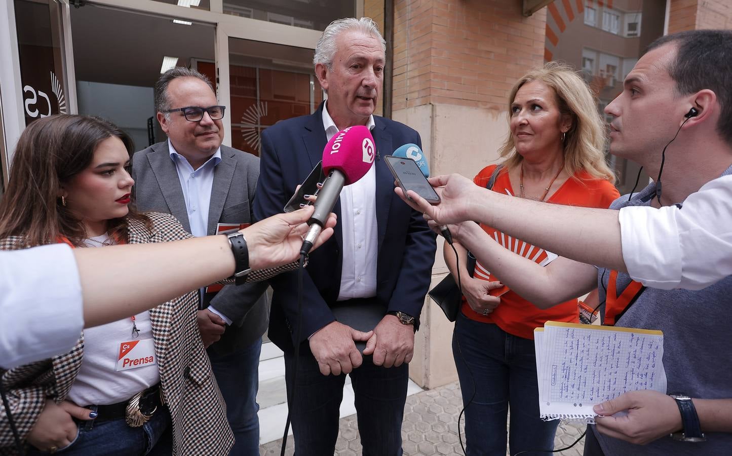 Miguel Ángel Aumesquet, llegando a la sede de Ciudadanos