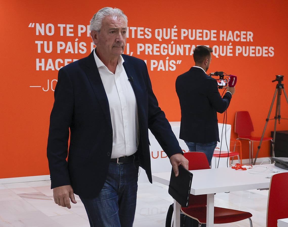 Miguel Ángel Aumesquet, llegando a la sede de Ciudadanos