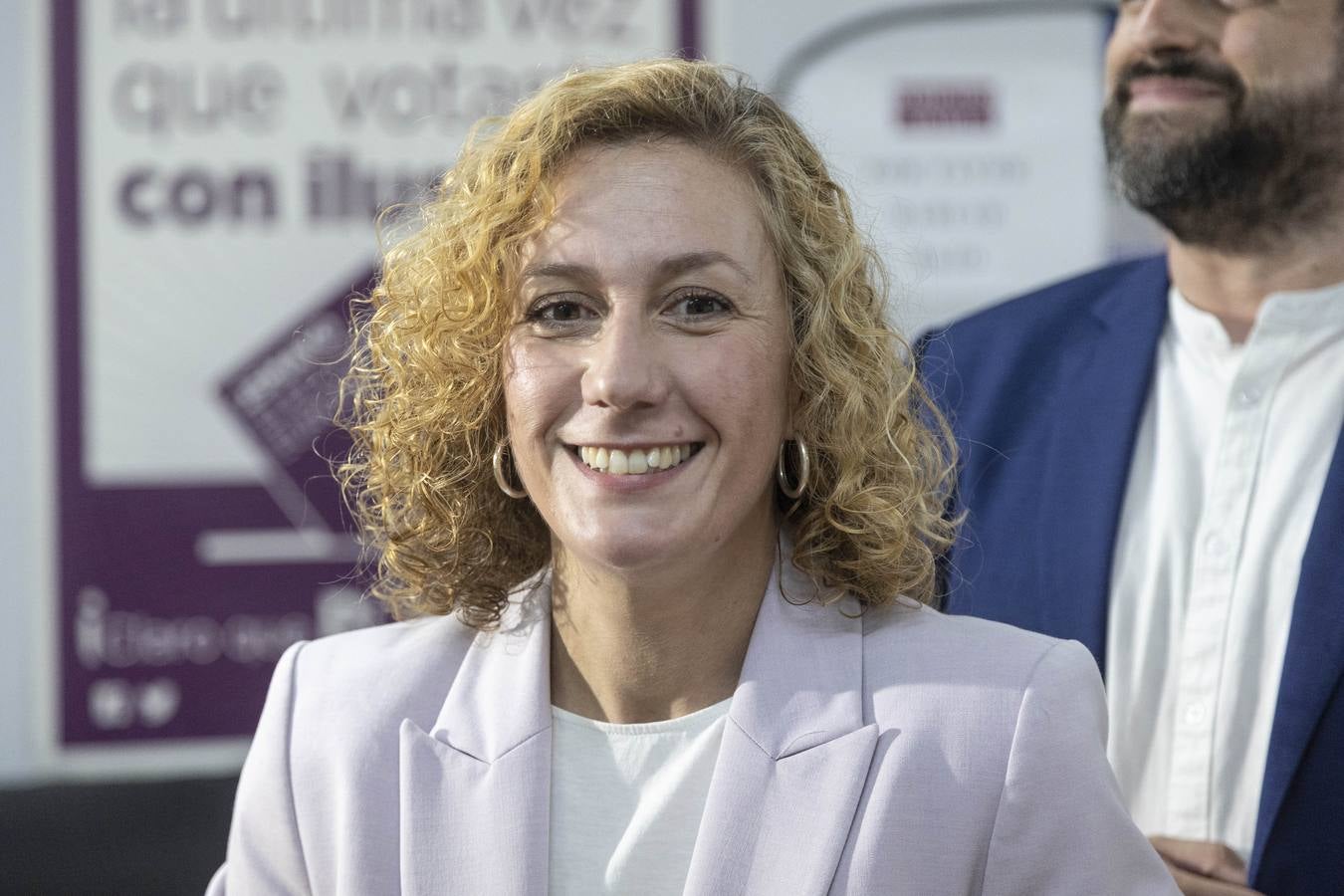 Llegada de Susana Hornillos, a la sede de su partido.