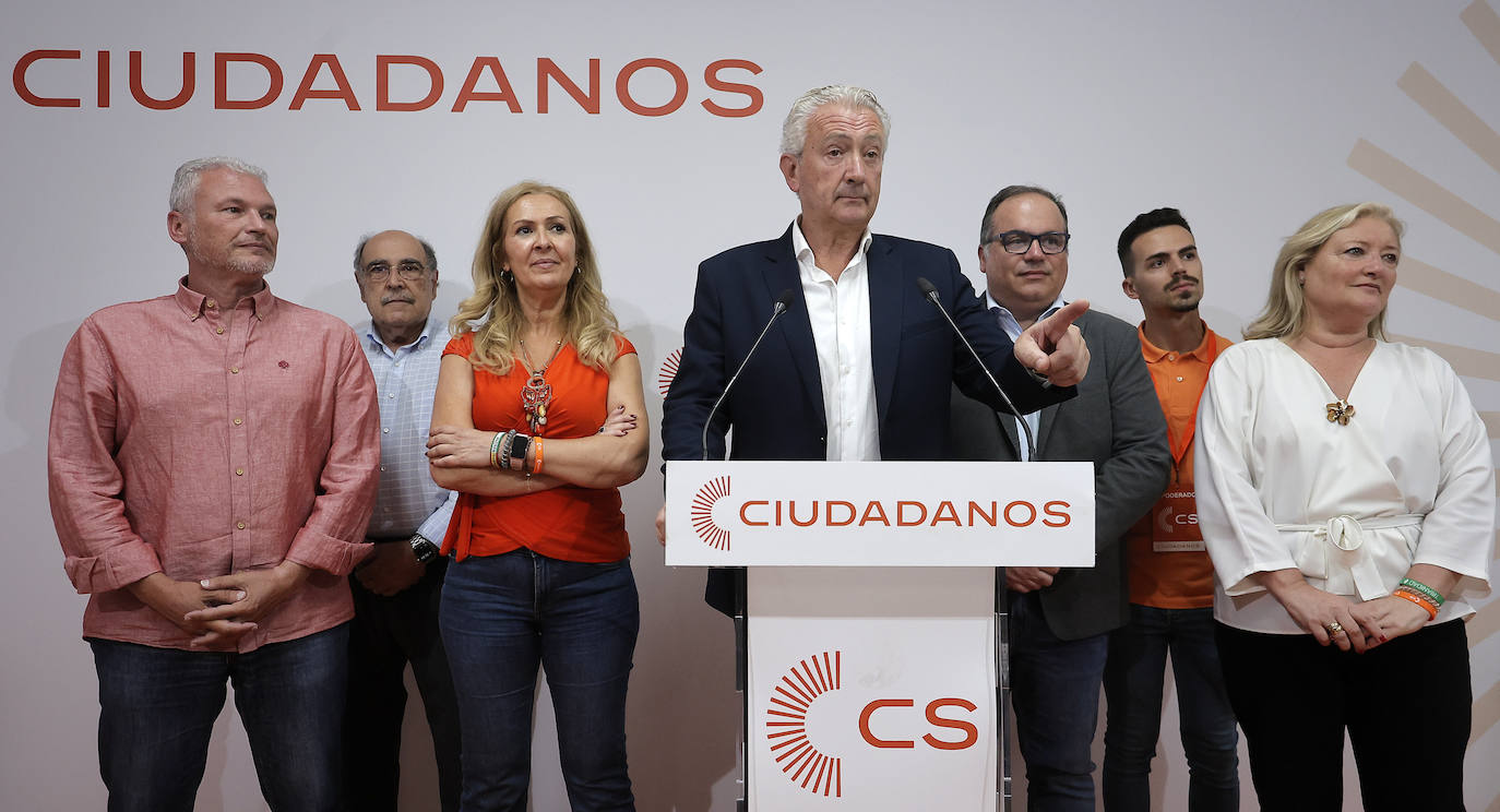 Miguel Ángel Aumesquet en la sede de Ciudadanos en Sevilla