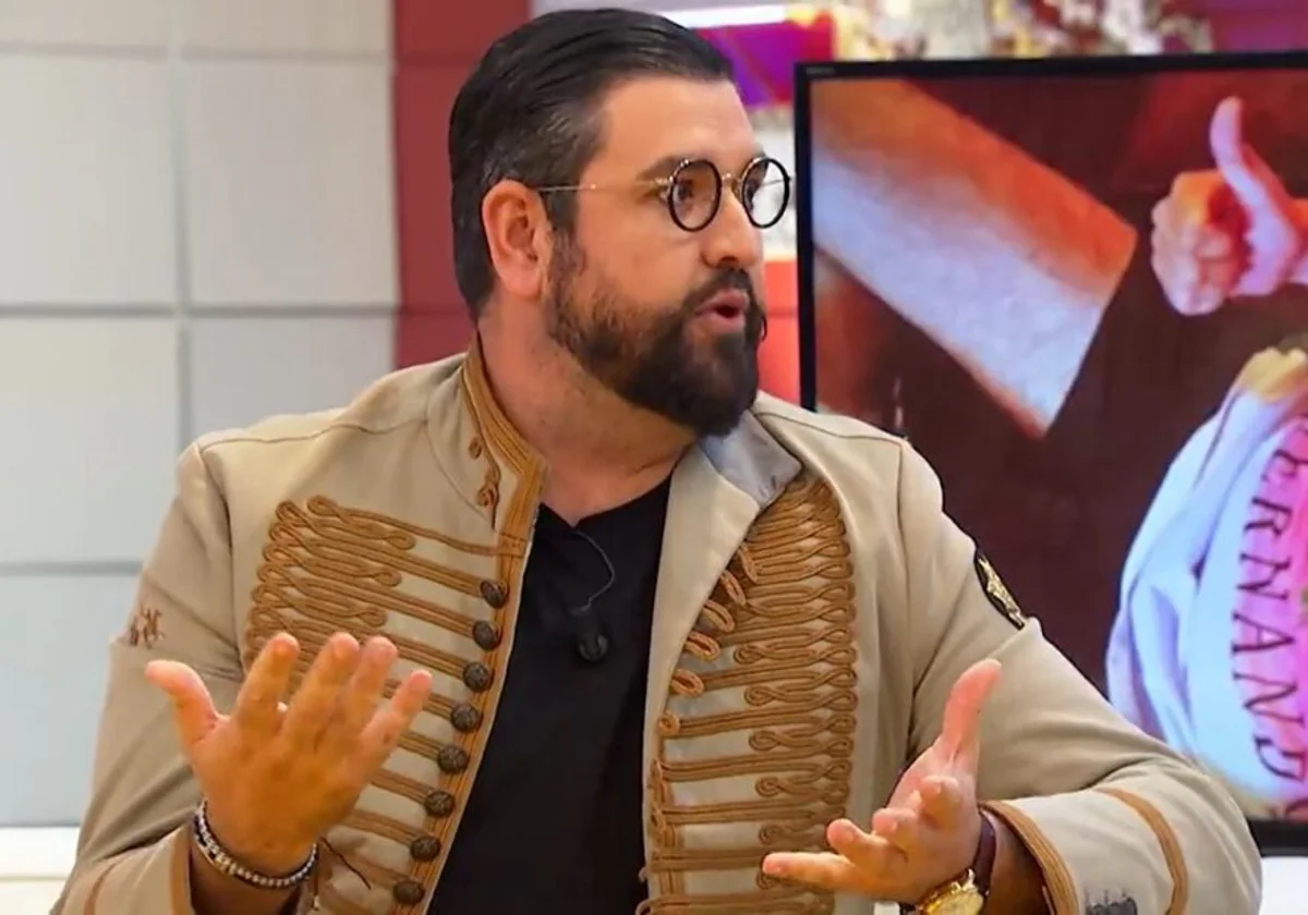 Manu Sánchez ha anunciado que padece cáncer de testículos en el programa de Juan y Medio de Canal Sur Televisión