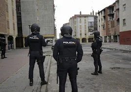 Cuatro detenidos por secuestrar en las Tres Mil Viviendas de Sevilla a un hombre que le debía dinero a un empresario de Carmona