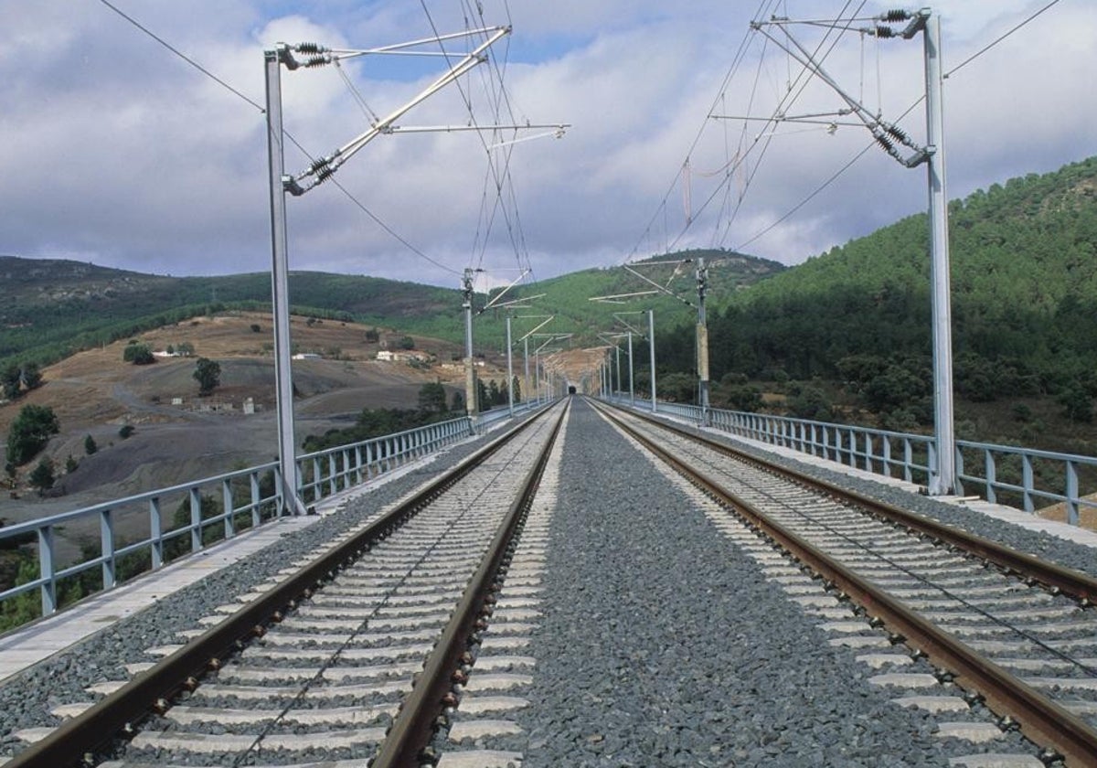 Un viaducto del AVE a su paso por la provincia de Córdoba