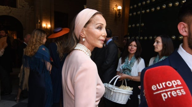 Isabel Preysler a su llegada a la iglesia