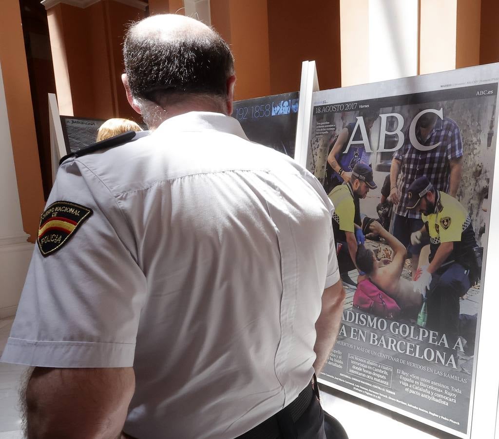 Inauguración de la muestra  'El terror a portada. 60 años del terrorismo en España a través de la prensa' en el Ayuntamiento de Sevilla