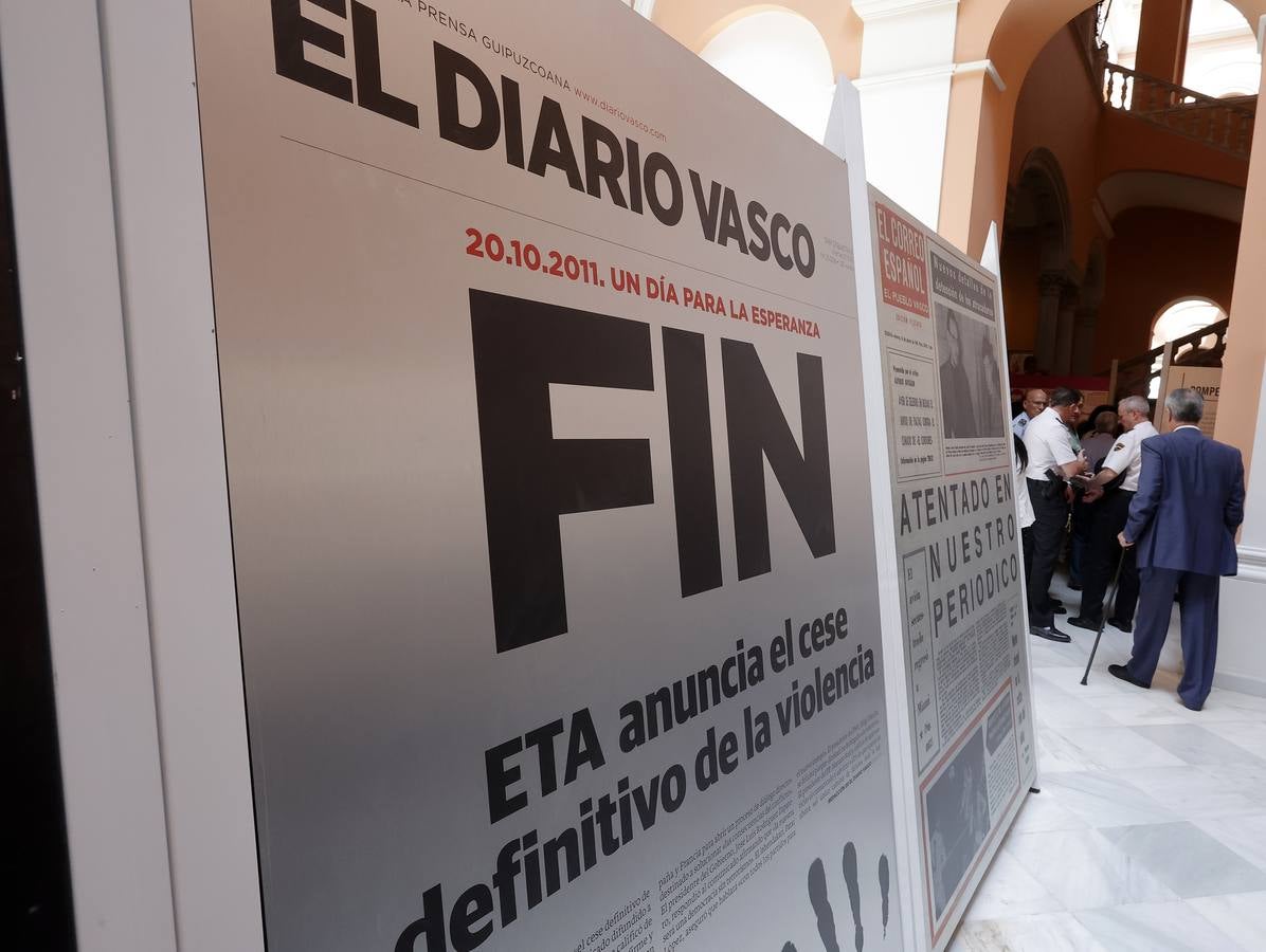 Inauguración de la muestra  'El terror a portada. 60 años del terrorismo en España a través de la prensa' en el Ayuntamiento de Sevilla