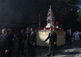 Los Corpus de los barrios, la proclamación del final de la primavera en Sevilla