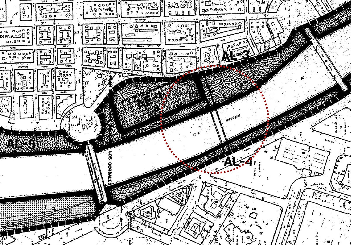 Fragmento del plano de usos y desarrollo del Plan Especial del Puerto de 1994 donde se contempla una pasarela peatonal entre los puentes de San Telmo y Los Remedios