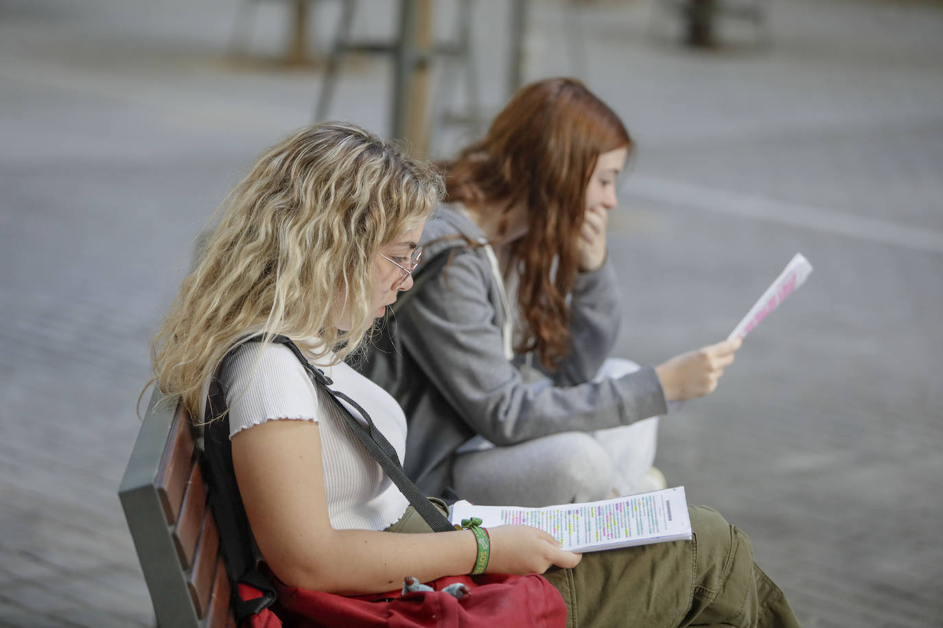 Ambiente previo al comienzo de la Selectividad 2023 en Sevilla