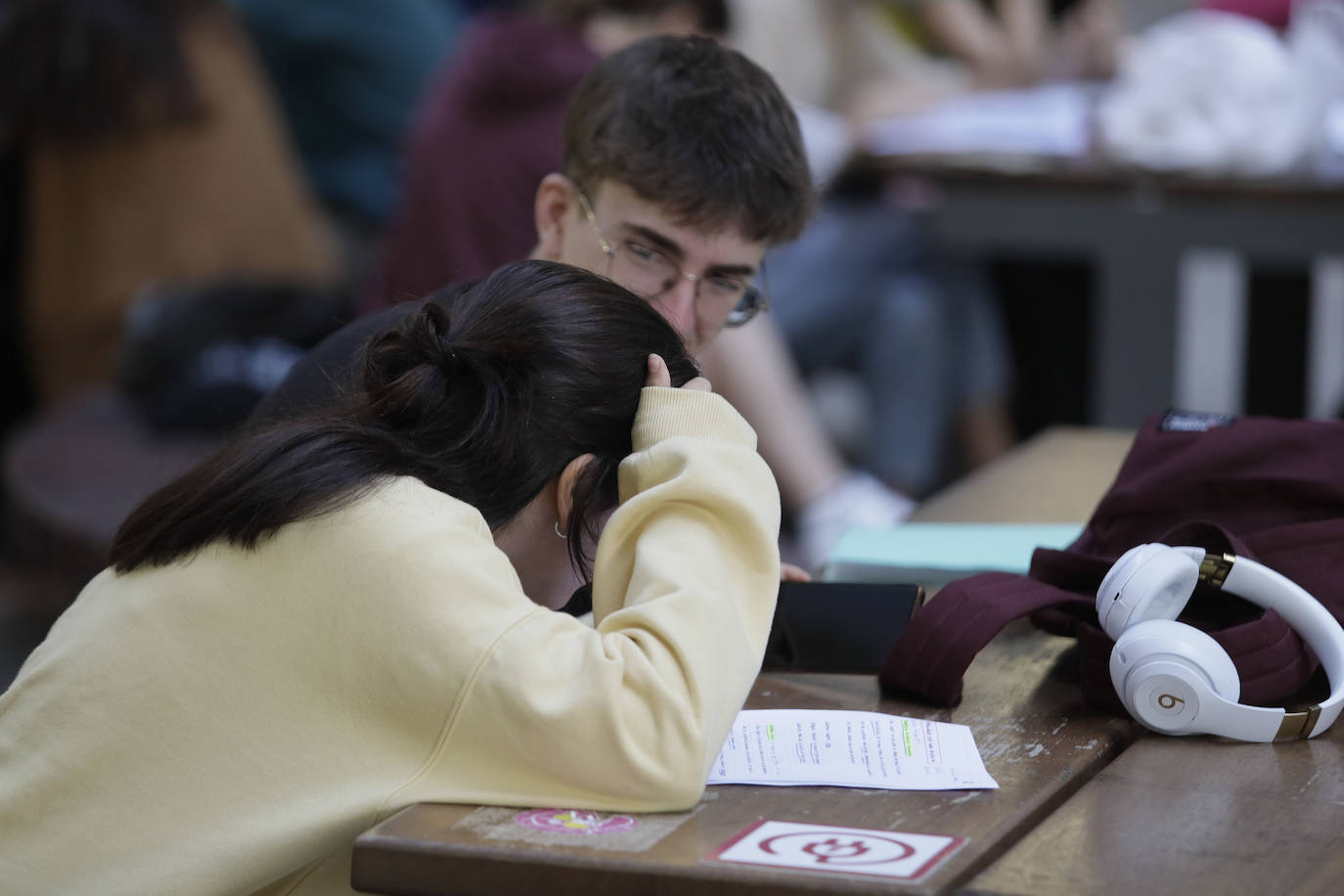 Ambiente previo al comienzo de la Selectividad 2023 en Sevilla