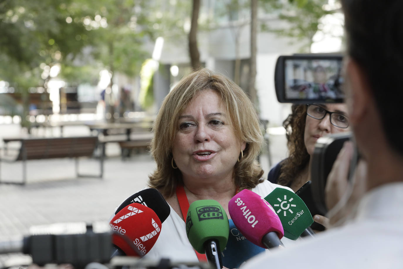 Ambiente previo al comienzo de la Selectividad 2023 en Sevilla