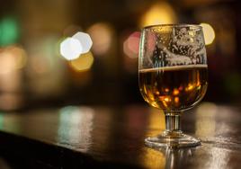 La original recompensa por votar en las elecciones del 23J: una cerveza gratis en un bar de Sevilla