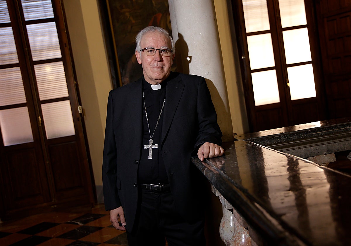 El arzobispo de Sevilla, José Ángel Saiz Meneses, en el Palacio Arzobispal