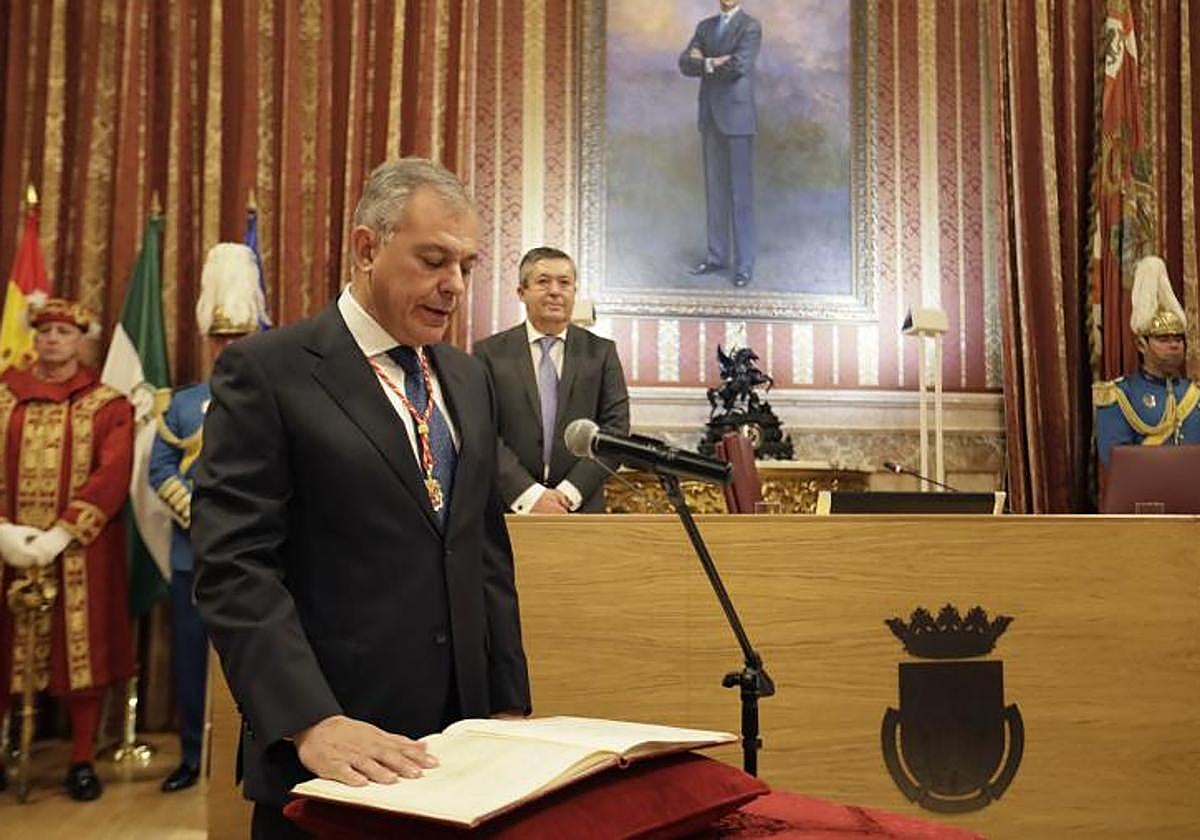 José Luis Sanz, minutos antes de recibir el bastón de mando de la ciudad