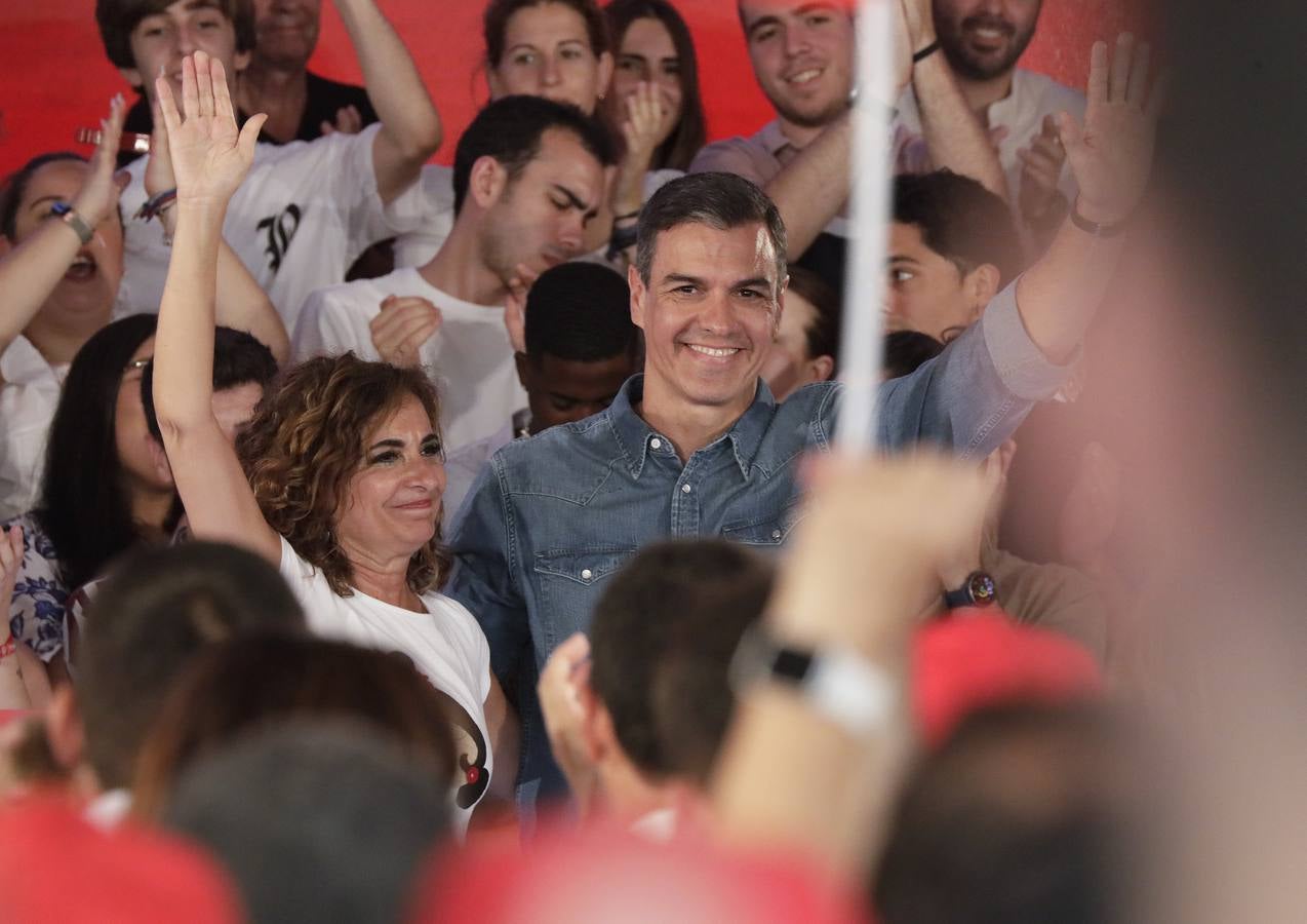 Primer mitin de precampaña  de Pedro Sánchez celebrado en Dos Hermanas