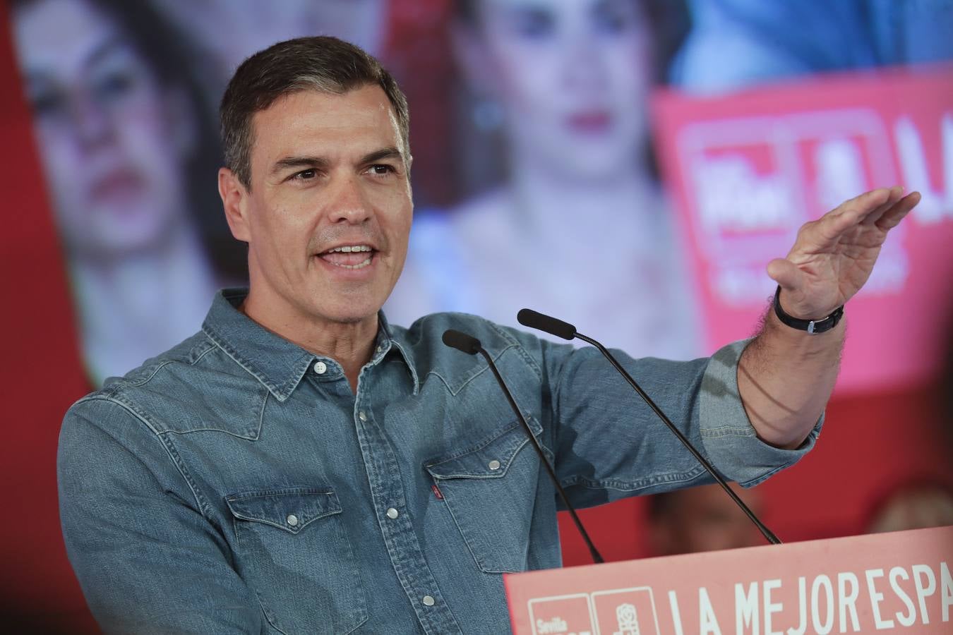 Primer mitin de precampaña  de Pedro Sánchez celebrado en Dos Hermanas