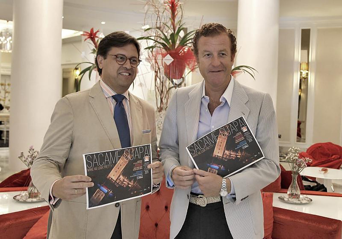 Antonio Castaño, a la izquierda, en una imagen de 2011 junto al entonces presidente de la Asociación de Hoteles de Sevilla, Manuel Otero Alvarado