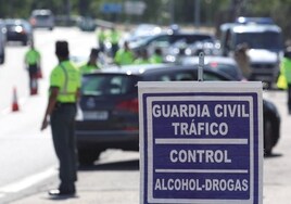 La Guardia Civil pilla a un camionero que  sextuplicaba la tasa máxima de alcohol a su paso por Lora del Río