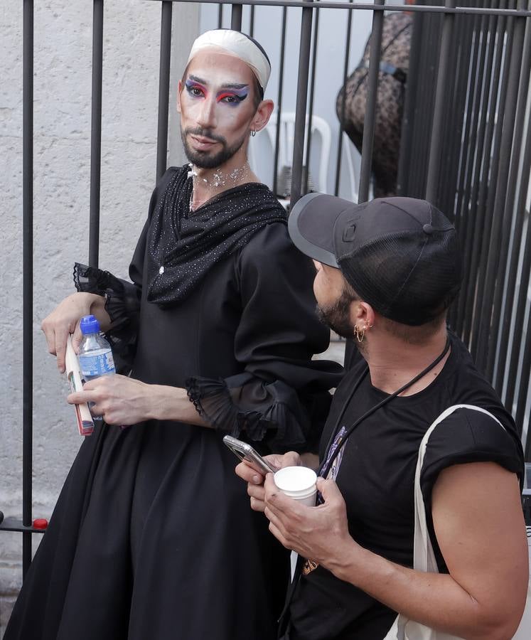 El ambiente festivo acompañó el pregón de Vanesa Martín en la Alameda de Hércules