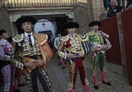 La novillada de Diego Peseiro, Álvaro Burdiel y Marcos Linares en Sevilla, en imágenes