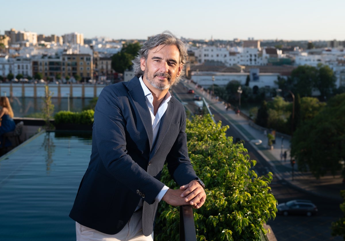 Oscar Vega, en la terraza Ático