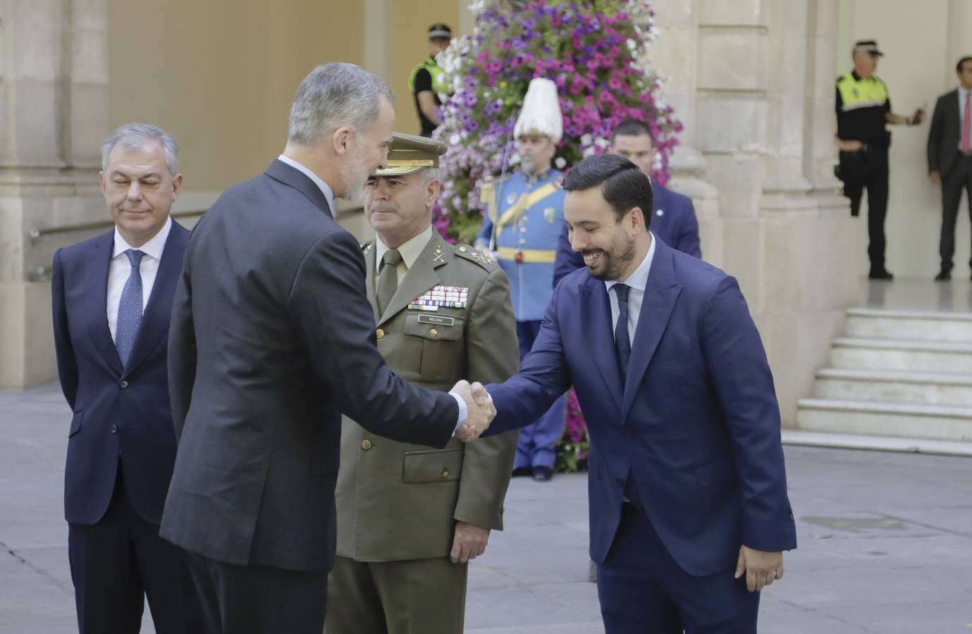 El Rey Felipe VI recibe en el Ayuntamiento de Sevilla el IX Premio contra el Terrorismo Alberto Jiménez-Becerril