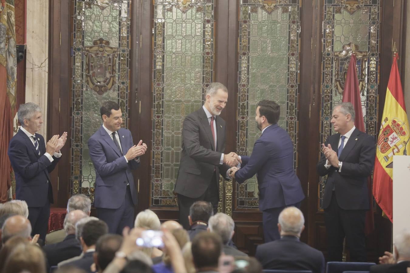 El Rey Felipe VI recibe en el Ayuntamiento de Sevilla el IX Premio contra el Terrorismo Alberto Jiménez-Becerril