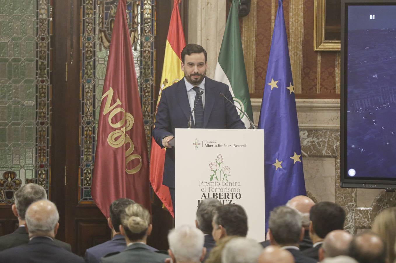 El Rey Felipe VI recibe en el Ayuntamiento de Sevilla el IX Premio contra el Terrorismo Alberto Jiménez-Becerril