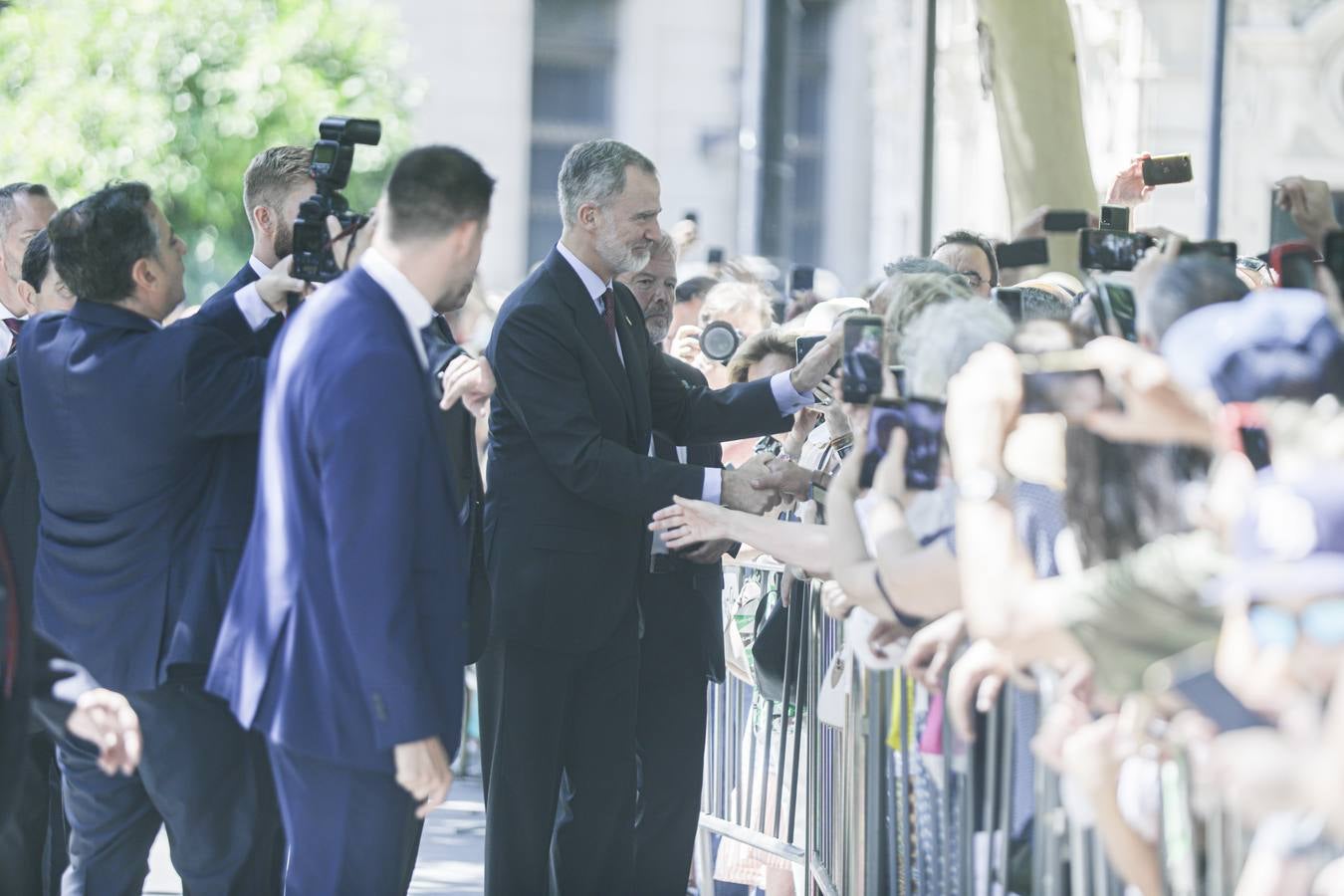El Rey Felipe VI recibe en el Ayuntamiento de Sevilla el IX Premio contra el Terrorismo Alberto Jiménez-Becerril