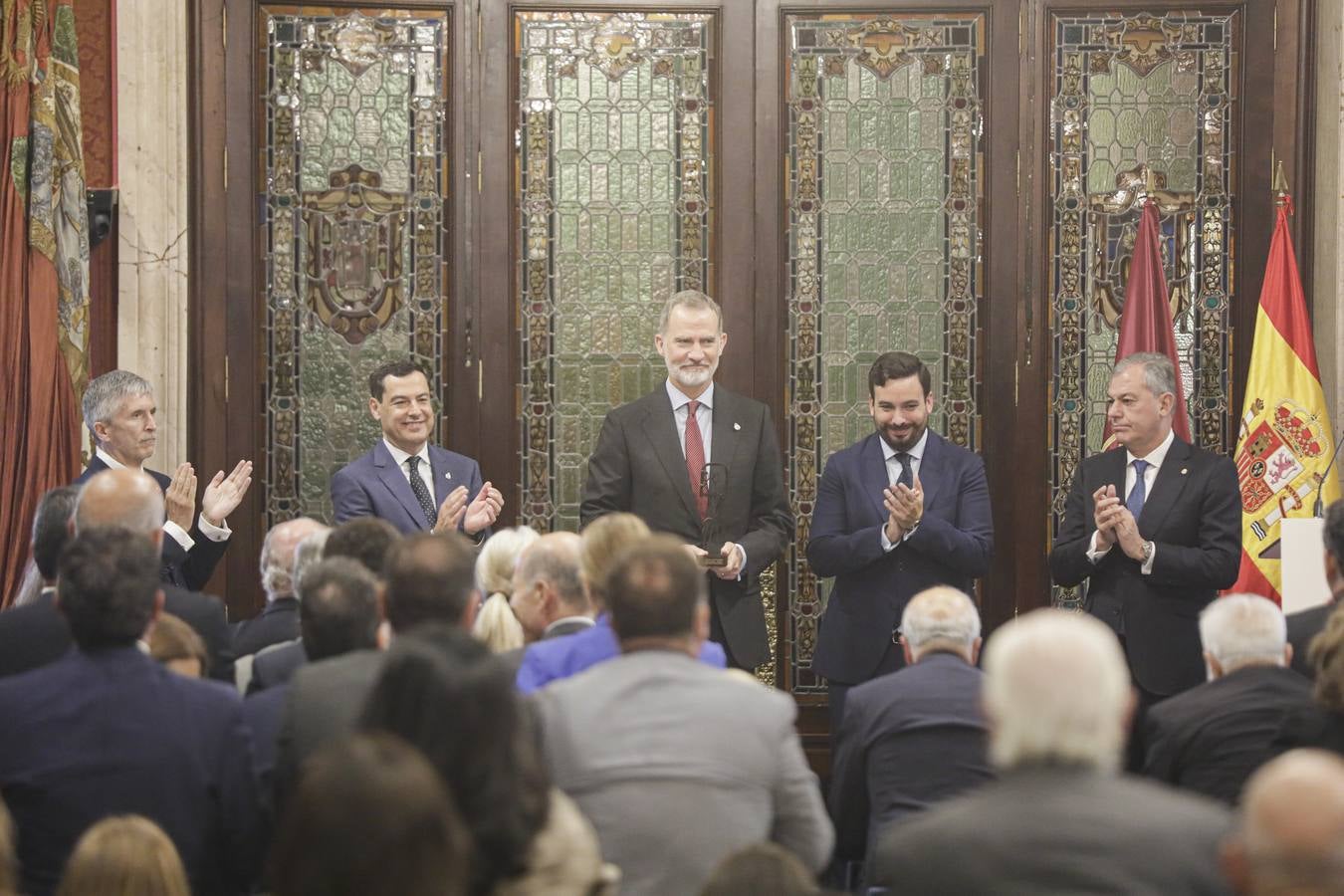 El Rey Felipe VI recibe en el Ayuntamiento de Sevilla el IX Premio contra el Terrorismo Alberto Jiménez-Becerril