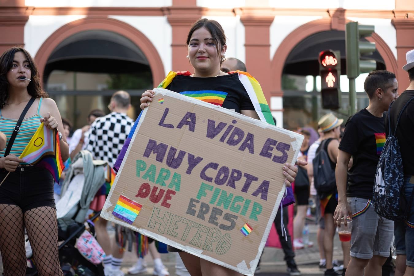 Estampas del multitudinario desfile del Orgullo en Sevilla