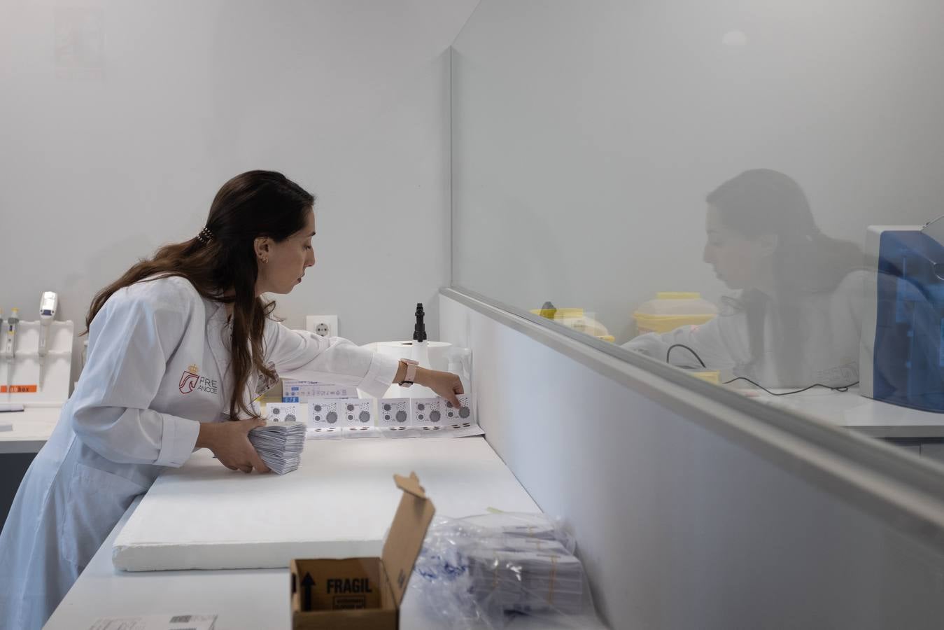 Dependencias y trabajadores del laboratorio para equinos de la ANCCE