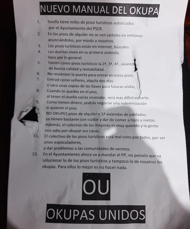 Detalle del pasquín distirbuido por la Alameda con el 'manual' del okupa