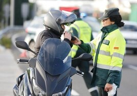 El exceso de velocidad vuelve a ser la infracción más cometida por los motociclistas en Sevilla