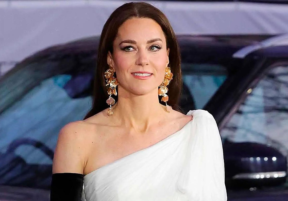 La duquesa de Cambridge luciendo unos espectaculares pendientes de Zara en los premios Bafta