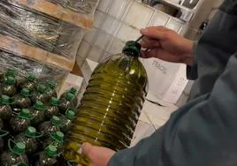 Inmovilizados en Sevilla más de 140.000 litros de falso aceite de oliva virgen extra
