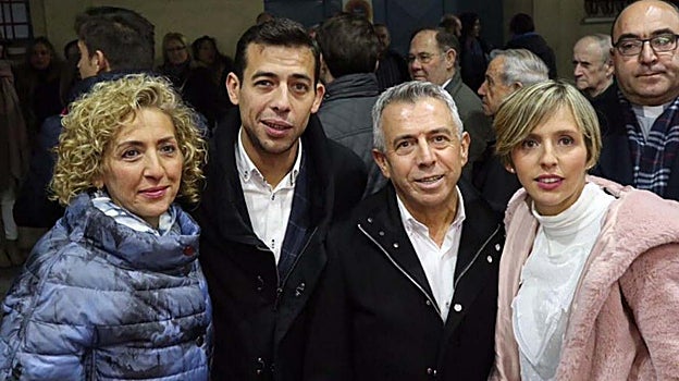 José Luis López 'El Turronero', junto a su esposa e hijos