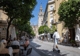 El barrio de Santa Cruz de Sevilla se queda casi sin vecinos, sin comercio y sin niños