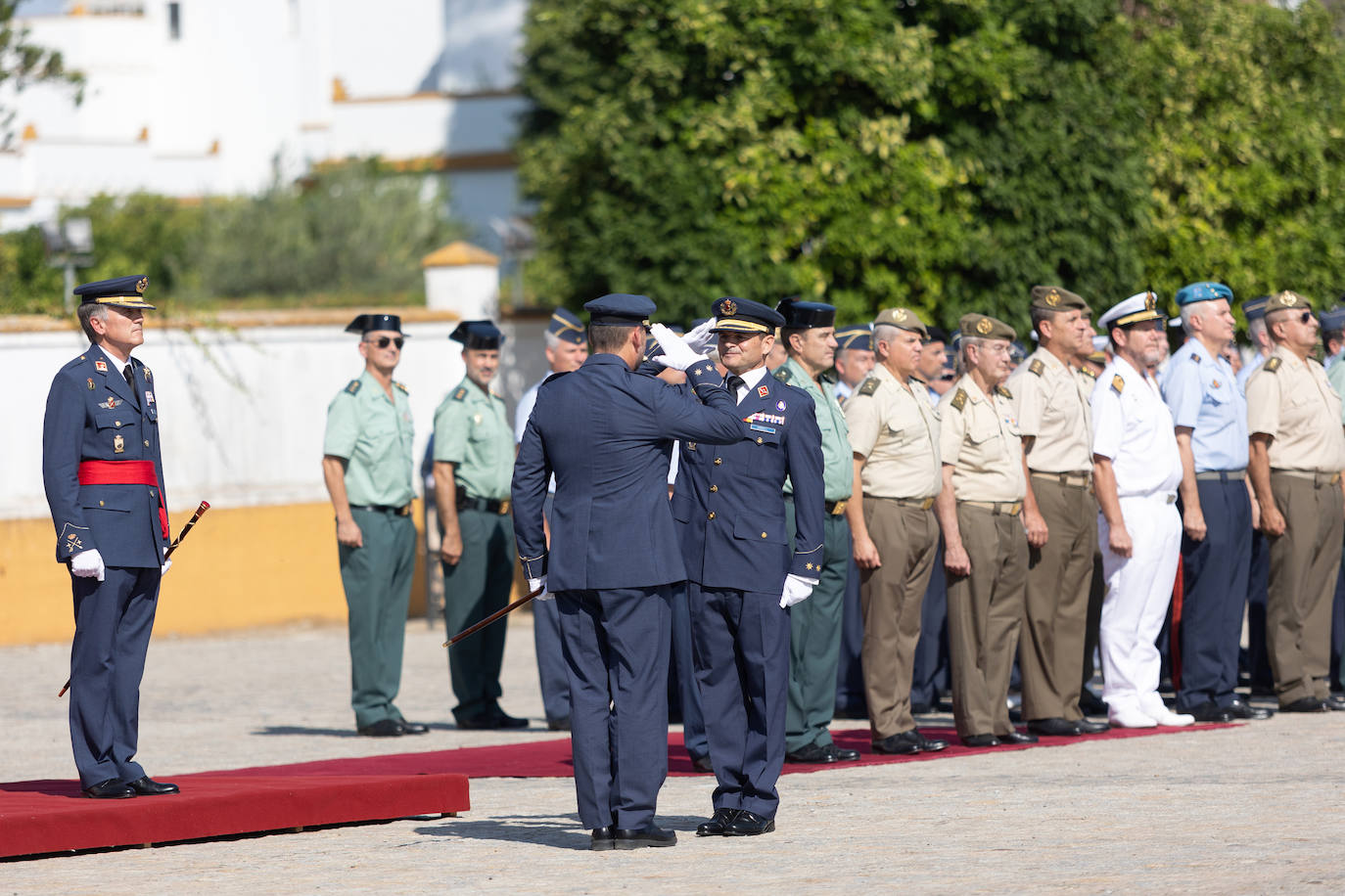 La ceremonia castrense con motivo del relevo del Jefe del Acuartelamiento Aéreo de Tablada