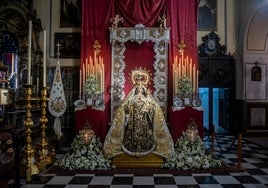 Julio comienza en Sevilla con el besamanos del Carmen del Santo Ángel