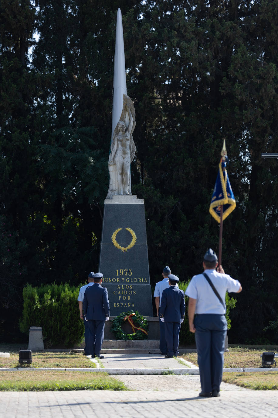 La ceremonia castrense con motivo del relevo del Jefe del Acuartelamiento Aéreo de Tablada
