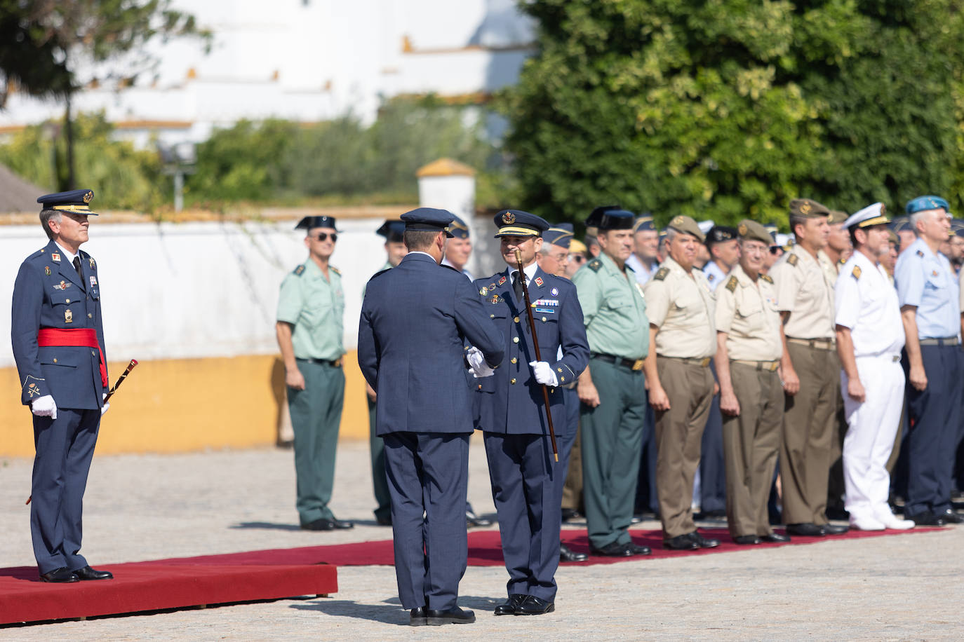 La ceremonia castrense con motivo del relevo del Jefe del Acuartelamiento Aéreo de Tablada
