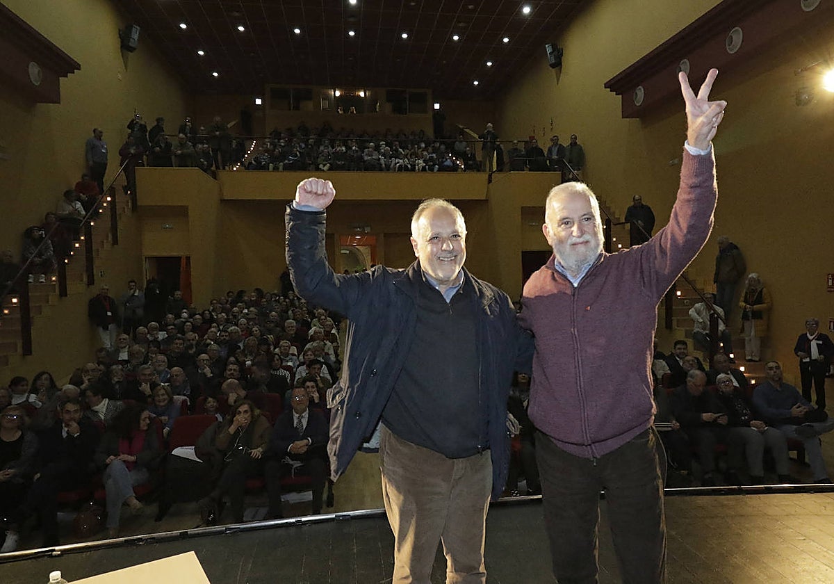 Antonio Rodrigo Torrijos, junto a José Manuel García, tras la absolución en el caso Fitonovo