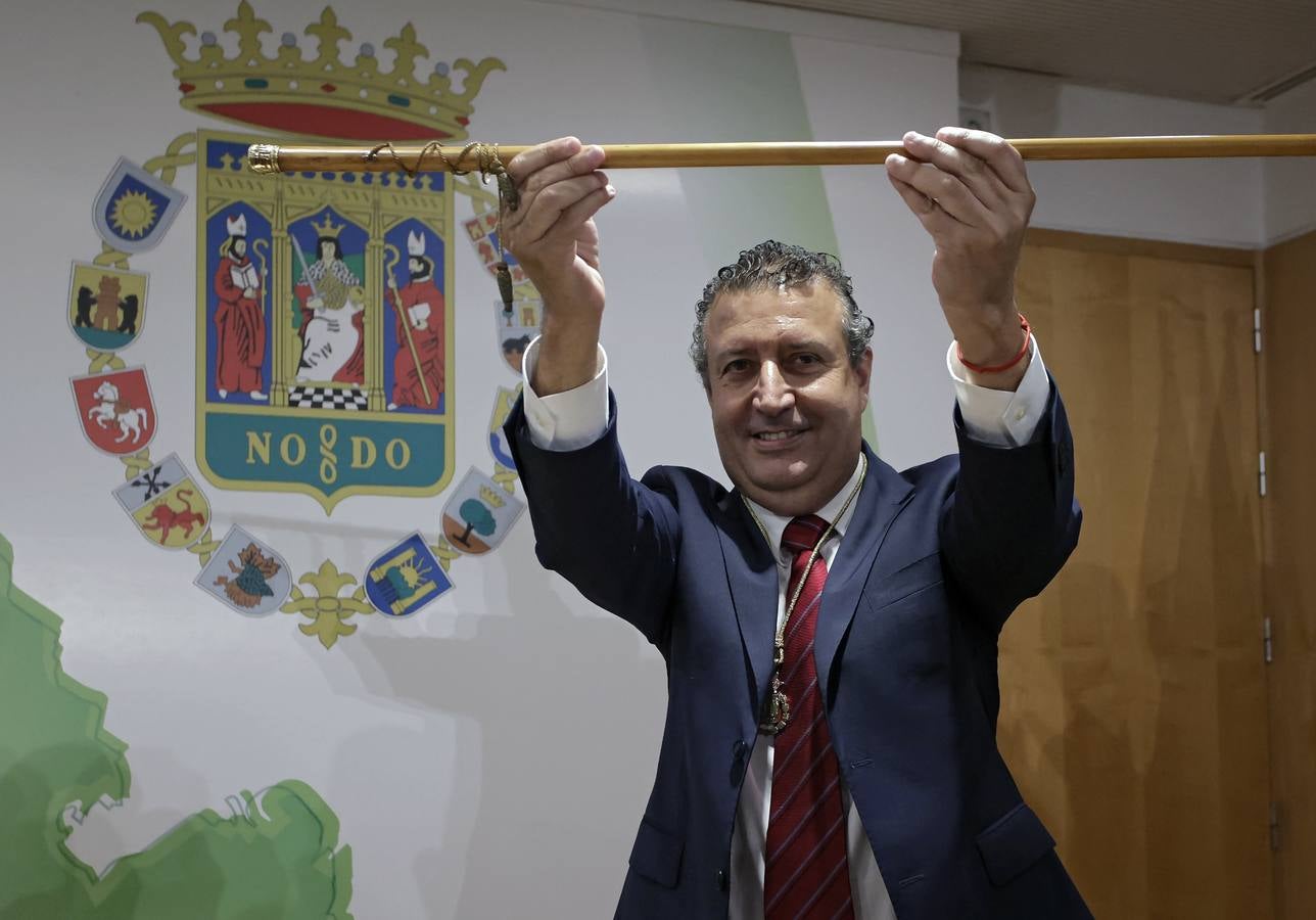 Momento en el que el socialista Javier Férnandez es investido nuevo presidente de la Diputación de Sevilla para los próximos cuatro años