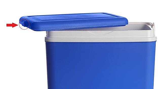 Detalle de dónde está el agujero en la nevera de playa