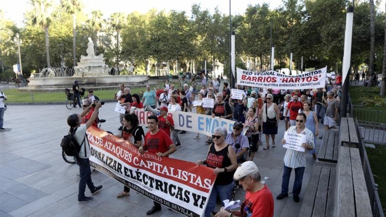 Los vecinos del Polígono Sur que denunciaron los cortes de luz preparan una nueva estrategia